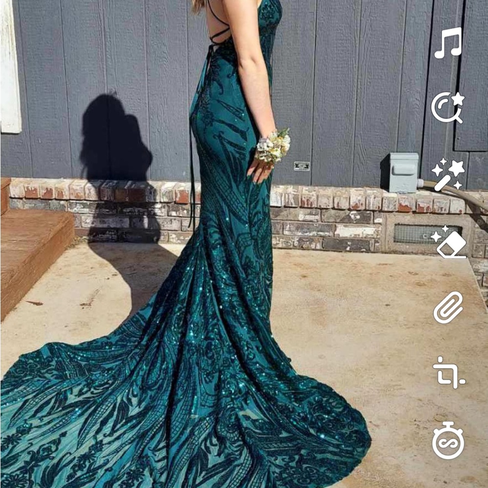 Emerald green prom dresse